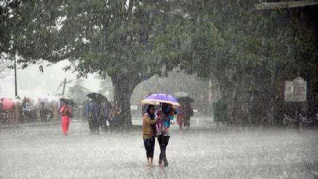 দেশের চার বিভাগে ভারী বৃষ্টির সম্ভাবনা, দিনের তাপমাত্রা কমতে পারে
