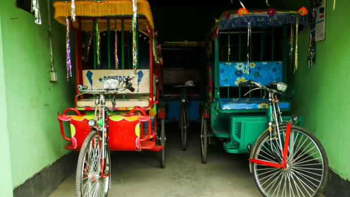 গ্যারেজে রাখা ই-রিকশা।