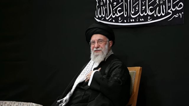 ইসরায়েল যুদ্ধ-পরবর্তী উত্তেজনার মধ্যে জনসমক্ষে ইরানের সর্বোচ্চ নেতা
