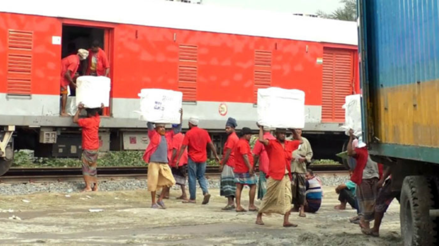 বানিজ্যে ধাক্কা: বেনাপোল দিয়ে রেলপথে আমদানির পরিমাণ  দিন দিন কমছে