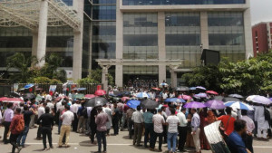 চরম অচলাবস্থায় দেশের বাণিজ্য, প্রতিদিন ক্ষতি ২৫০০ কোটি টাকা