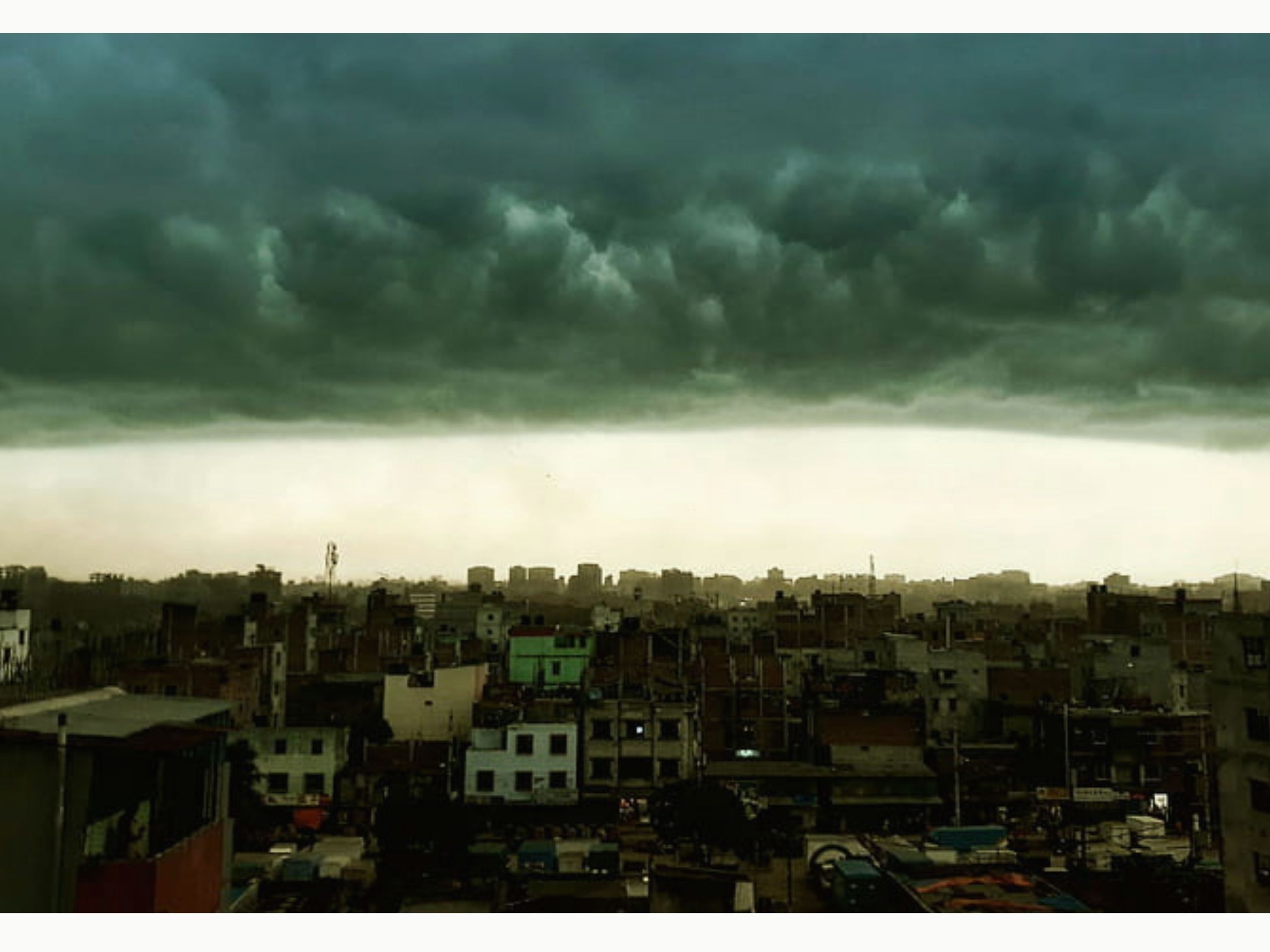 আকাশে মেঘের ছায়া, ঢাকায় বৃষ্টির ইঙ্গিত