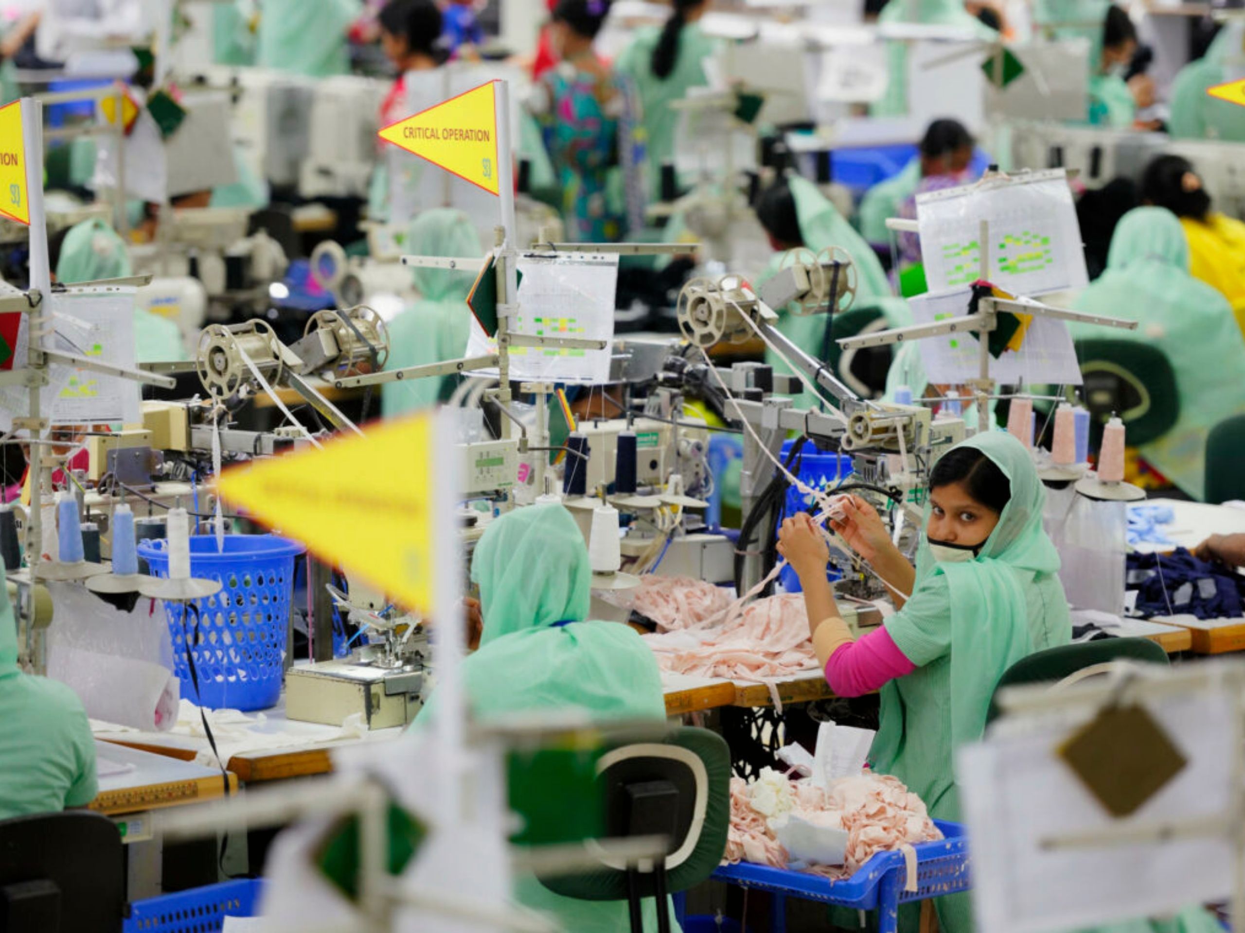 জানুয়ারি-এপ্রিলে ইইউতে বাংলাদেশের পোশাক রপ্তানি ৮ বিলিয়ন ডলার ছাড়াল