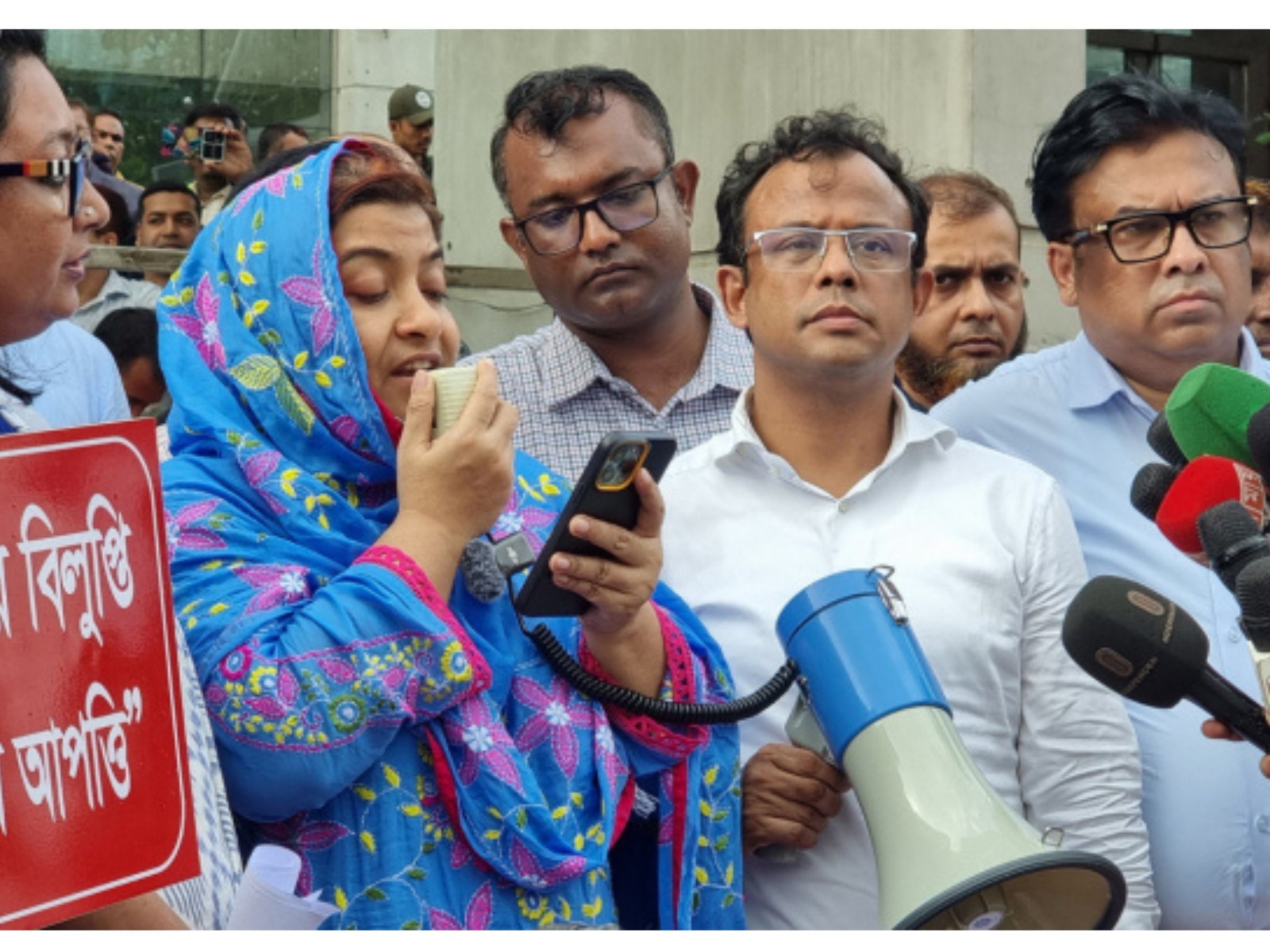 “মার্চ–টু–এনবিআর” কর্মসূচিতে রাজস্ব অফিসে অচলাবস্থা