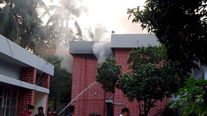 মেহেরপুর পুলিশ সুপারের বাসভবনে আগুন