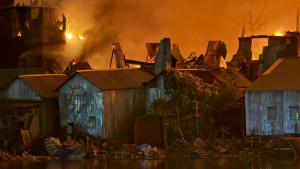 কড়াইল বস্তির আগুনে পুড়ল ১৫০০ ঘর