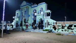 সিগারেটের বাড়তি দাম নিয়ে মেলায় ভাঙচুর, আহত ২০