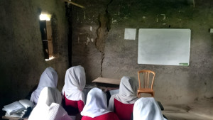 ঝুঁকিপূর্ণ ভবনেই চলছে পাঠদান, ধস আতঙ্কে শিক্ষক-শিক্ষার্থীরা