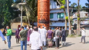 পিরোজপুরে জুলাই স্মৃতিস্তম্ভে আগুন, দায়িত্বরত ২ পুলিশ ক্লোজড