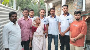 ফেসবুক খুঁজে দিল নিখোঁজ বৃদ্ধার পরিবার