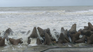 এগিয়ে আসছে ঘূর্ণিঝড় ‘ডিটওয়াহ’, চার বন্দরে হুঁশিয়ারি সংকেত