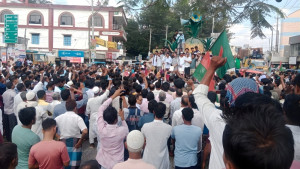 বিএনপি নেতার মনোনয়ন বাতিলের দাবিতে সড়ক অবরোধ