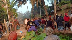 ঝিনাইদহে আধিপত্য বিস্তার নিয়ে দুপক্ষের সংঘর্ষে আহত ১০