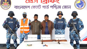 সুন্দরবনের দুর্ধর্ষ ডাকাত বাহিনীর ২ সহযোগী আটক, অস্ত্র ও গুলি উদ্ধার