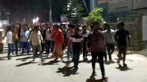 বোন পেলেন বিএনপির মনোনয়ন, ভাইয়ের সমর্থকদের রাস্তায় আগুন