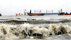 দেশের সব সমুদ্রবন্দরে সতর্কসংকেত