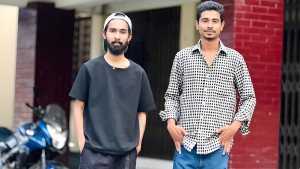 বন্ধুকে হত্যার পর রক্তমাখা কুড়াল হাতে থানায় আত্মসমর্পণ