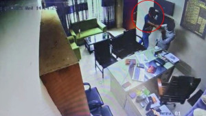 কৃষি কর্মকর্তাকে ছাত্রদল নেতার চড়, ভিডিও ভাইরাল