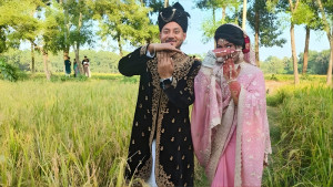 এবার মনোনয়ন রিভিউয়ের দাবিতে ধানক্ষেতে ‘নবদম্পতি’