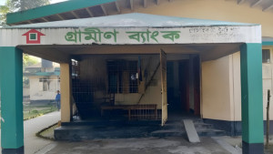 বগুড়ায় ভোররাতে গ্রামীণ ব্যাংকে আগুন