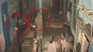 বন্দুক ঠেকিয়ে এতিমখানায় ডাকাতি, ভিডিও ভাইরাল