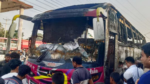 মধ্যরাতে বাসে আগুন, ঘুমিয়ে থাকা চালক নিহত