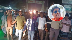 চাটমোহরে শ্রমিকদল সভাপতির চাঁদাবাজির বিরুদ্ধে বিক্ষোভ