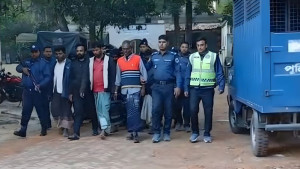 চাঁপাইনবাবগঞ্জে যৌথ বাহিনীর বিশেষ অভিযানে গ্রেপ্তার ৪০