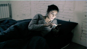 রাত জেগে মৃত্যু ডেকে আনছেন না তো!