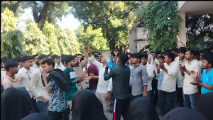 নিয়োগবিধি সংশোধনের দাবিতে শিক্ষার্থীদের বিক্ষোভ