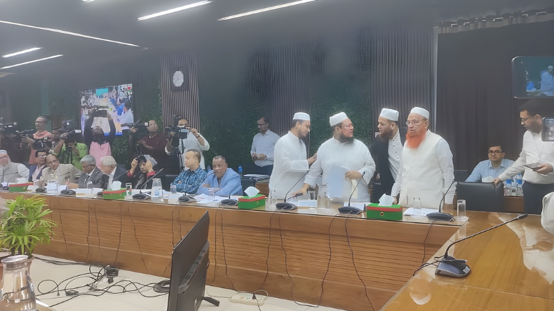 সংলাপ থেকে ইসলামী ঐক্যজোটের একাংশকে বের করে দিল ইসি