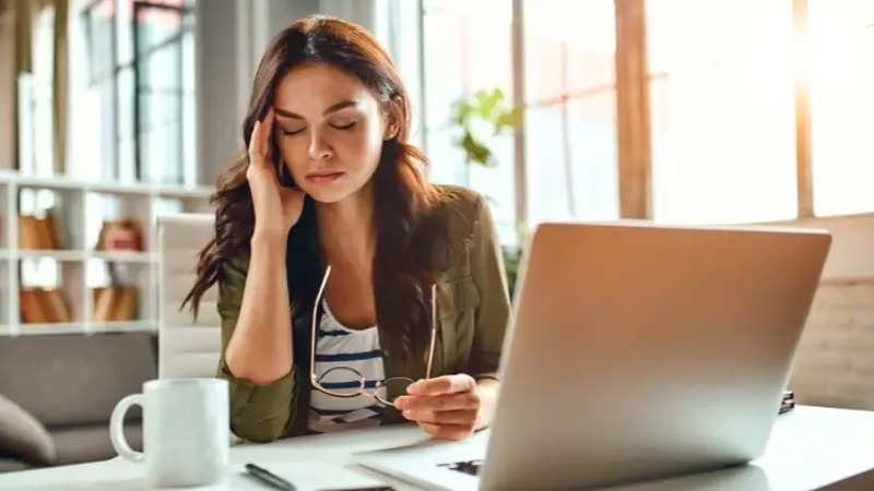 ডেস্কে বসেই কাজ, যেভাবে হার্টের যত্ন নিবেন