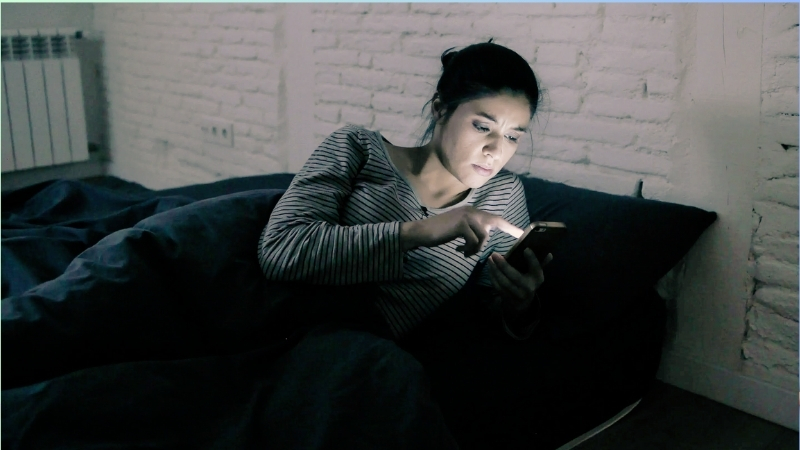 রাত জেগে মৃত্যু ডেকে আনছেন না তো!