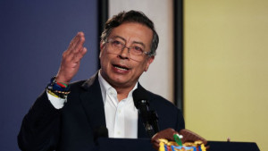 যুক্তরাষ্ট্রের নিষেধাজ্ঞার কবলে কলম্বিয়ার প্রেসিডেন্ট