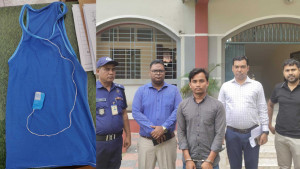 পরীক্ষার হলে বারবার কাশি দিয়ে ধরা চাকরিপ্রার্থী