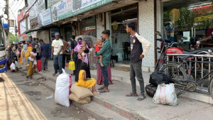 রাজশাহী-ঢাকা বাস চলাচল বন্ধ, শ্রমিকদের বেতন বৃদ্ধির দাবিতে অচলাবস্থা