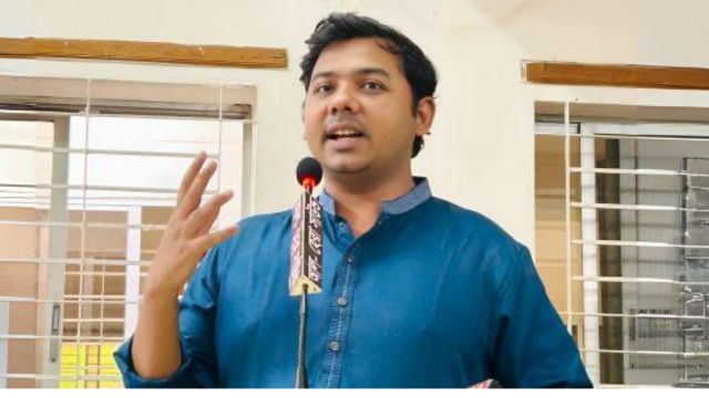 সেন্ট্রিস্টদের সমালোচনা: সিভিল সোসাইটির আস্থাহীনতায় এনসিপির রাজনীতি প্রশ্নবিদ্ধ