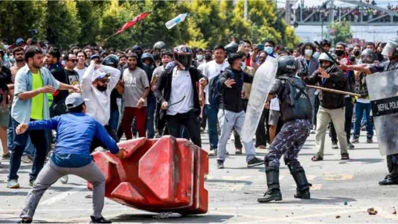 নেপালে কারফিউ অমান্য! বিক্ষোভরত তরুণদের উপর গুলি ছোড়লো পুলিশ