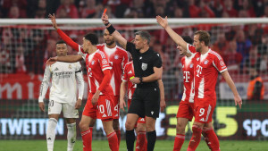 লাল কার্ডে ভাঙল রিয়ালের স্বপ্ন, সুযোগে বাজিমাত বায়ার্নের