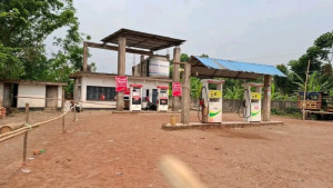 দিনে সংকট, রাতে অবৈধভাবে ডিজেল বিক্রি!