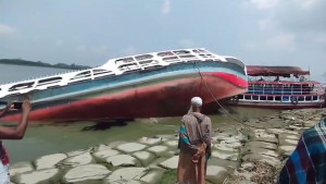 চরমোনাইয়ে রিজার্ভ লঞ্চডুবি, উদ্ধার অভিযান চলছে