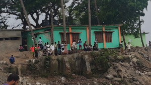 ঝুঁকিপূর্ণ এলাকায় দুর্বল নির্মাণ, সমাধানের দাবি স্থানীয়দের