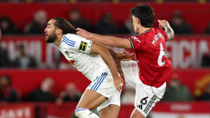 প্রতিপক্ষের চুল টেনে নিষিদ্ধ আর্জেন্টাইন ডিফেন্ডার