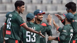 প্রথম বলেই ঝড়, নাহিদ রানার আগুনে পুড়ছে কিউইরা