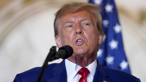 মঙ্গলবারের মধ্যে হরমুজ না খুললে বিদ্যুৎকেন্দ্র-সেতুতে আঘাত—ইরানকে ট্রাম্প