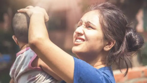 তীব্র দাবদাহে শিশু ও বৃদ্ধদের নিন বাড়তি যত্ন