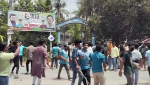 ‘গুপ্ত’ বলার রেশ ধরে তুলকালাম, শিবির-ছাত্রদল সংঘর্ষে আহত ১০