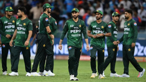 অনুমতি ছাড়া সোশ্যাল মিডিয়ায় পোস্ট করতে পারবেন না পাকিস্তানি ক্রিকেটাররা