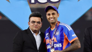 রাজনীতি বনাম ক্রিকেট, দূরত্ব কোথায়