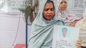 ‘অনেক মরদেহ দেখেছি, আমার ছেলেকে পাইনি’